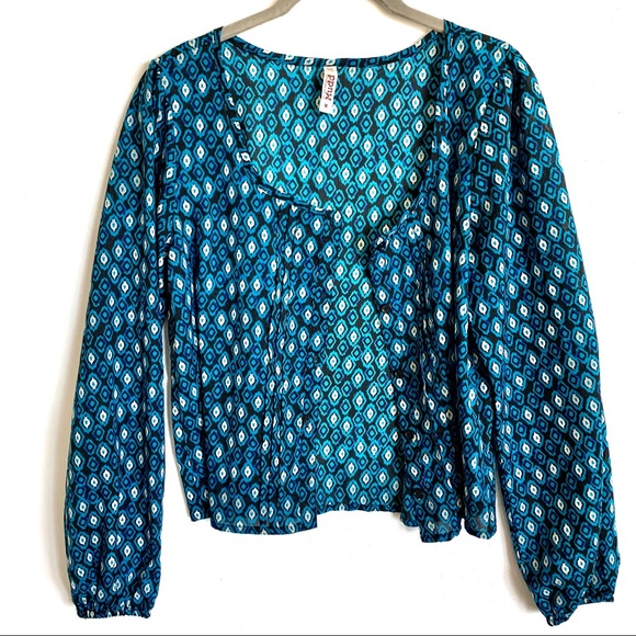 Mudd Blue Artwork Scoop Button Front Crop Blouse - Picture 2 of 11